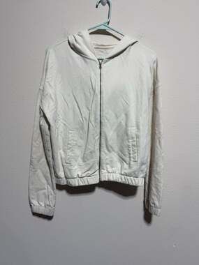 Vuori Laguna Cropped Full Zip Hoodie in Cream
